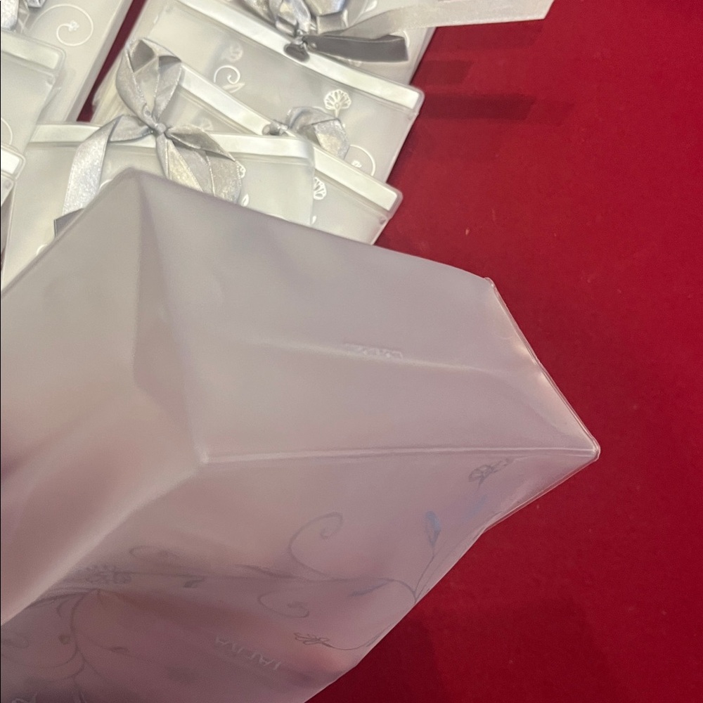 Jafra Gift Bags Set of 20 - Picture 4 of 8